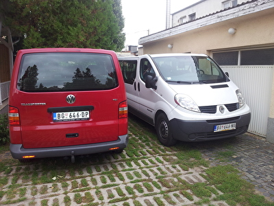 kombiji_beli_crveni.jpg